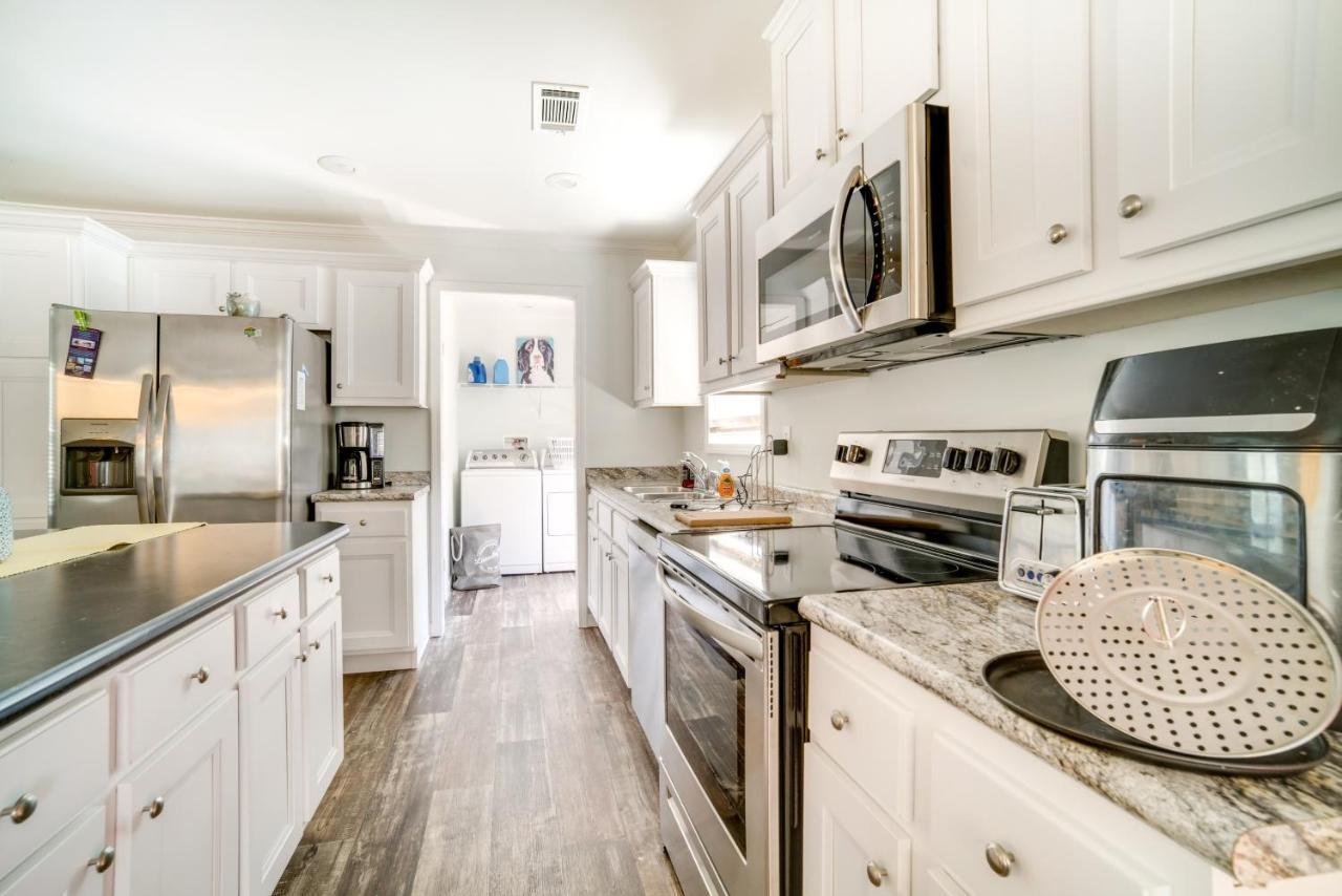 Charleston Home With Porch - 3 Mi To Folly Beach! Extérieur photo